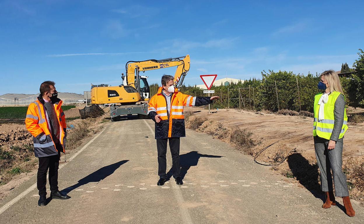 Visita a las obras de la carretera RM-F26, este martes.