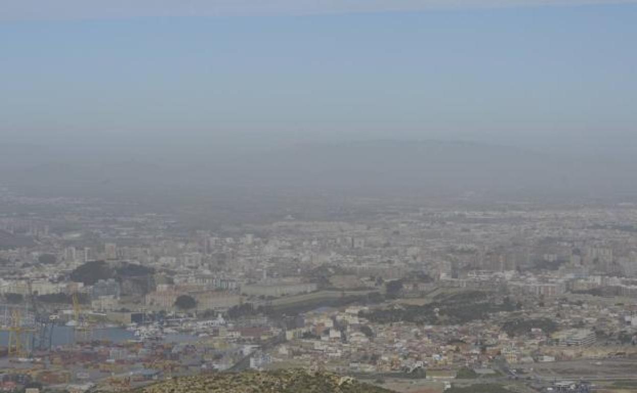 Imagen de archivo de una nube de polvo que cubre Cartagena. 