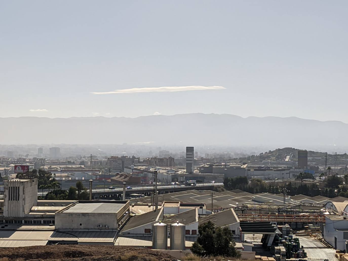 Fotos: El polvo africano cubre coches y calles de la Región de Murcia