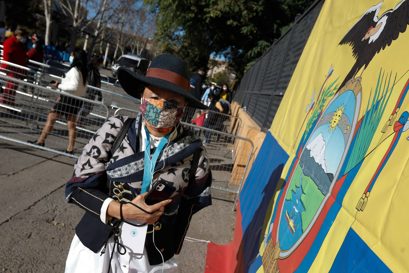 Fotos: Ecuatorianos residentes en la Región de Murcia ejercen su derecho al voto