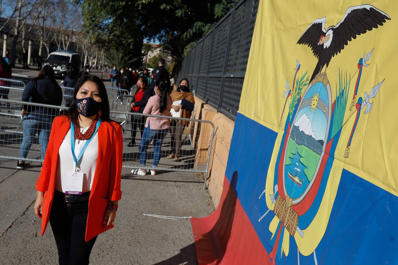 Fotos: Ecuatorianos residentes en la Región de Murcia ejercen su derecho al voto