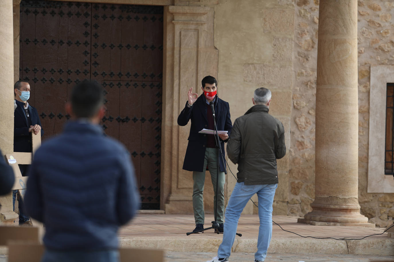 Fotos: Hosteleros y comerciantes de Lorca escenifican un viacrucis al Calvario y reclaman ayudas