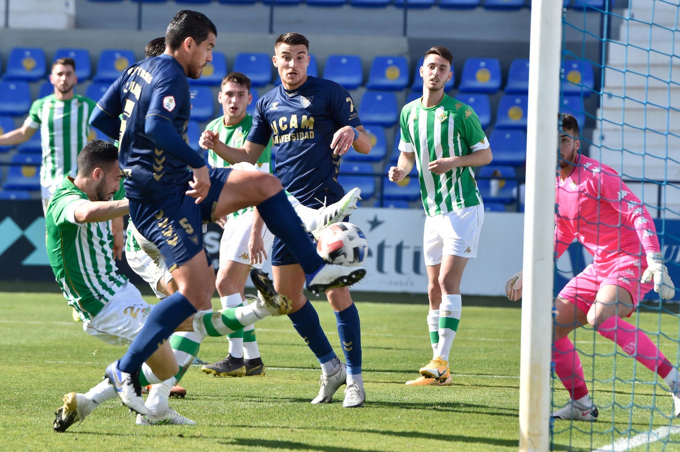 Fotos: El empate entre el UCAM Murcia CF y el Betis, en imágenes