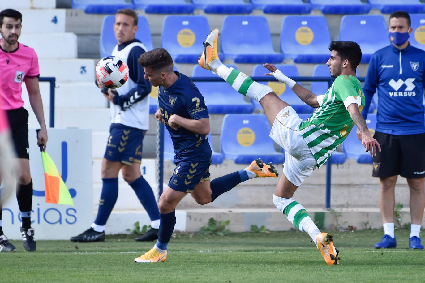 Fotos: El empate entre el UCAM Murcia CF y el Betis, en imágenes