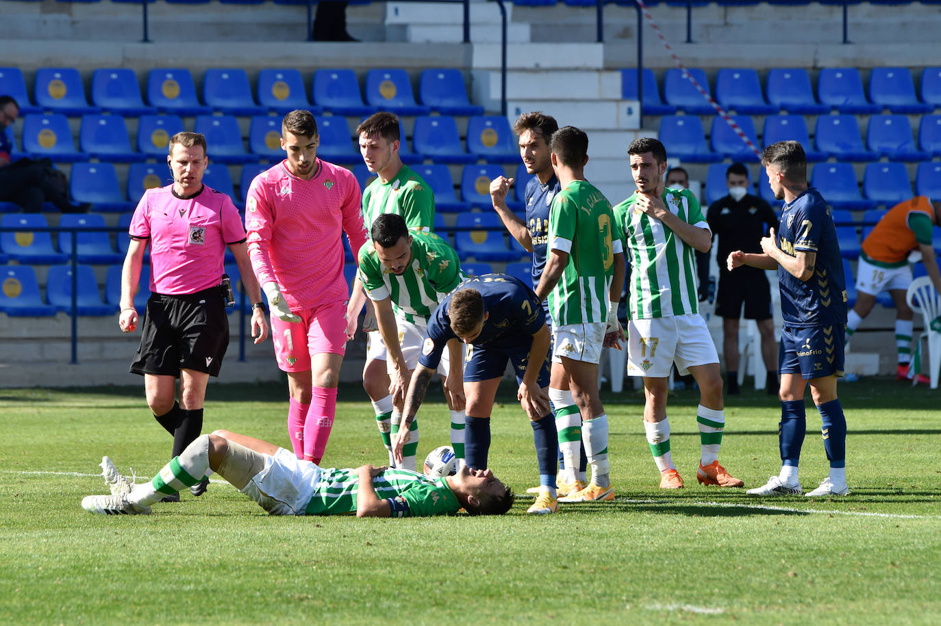 Fotos: El empate entre el UCAM Murcia CF y el Betis, en imágenes