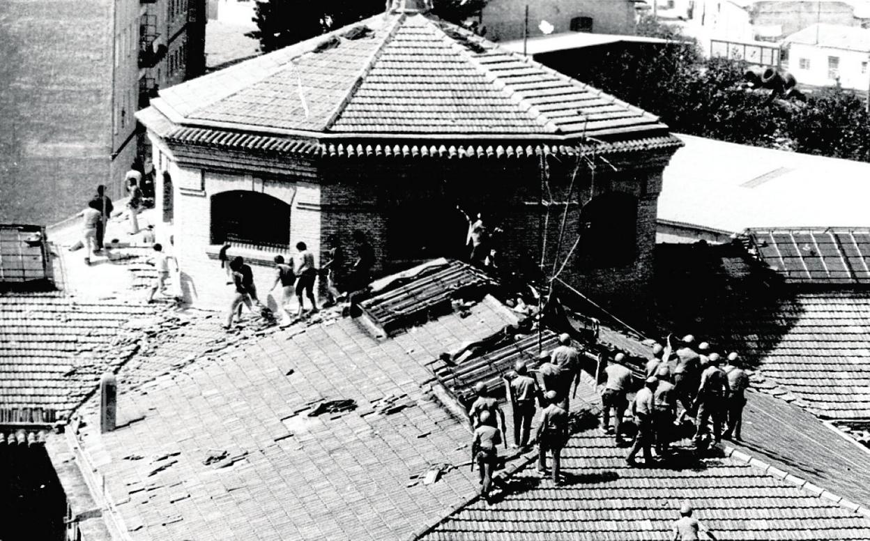 En el verano de 1977, como muestra esta foto de Tomás, los presos tomaron las azoteas de la prisión exigiendo libertad y amnistía.