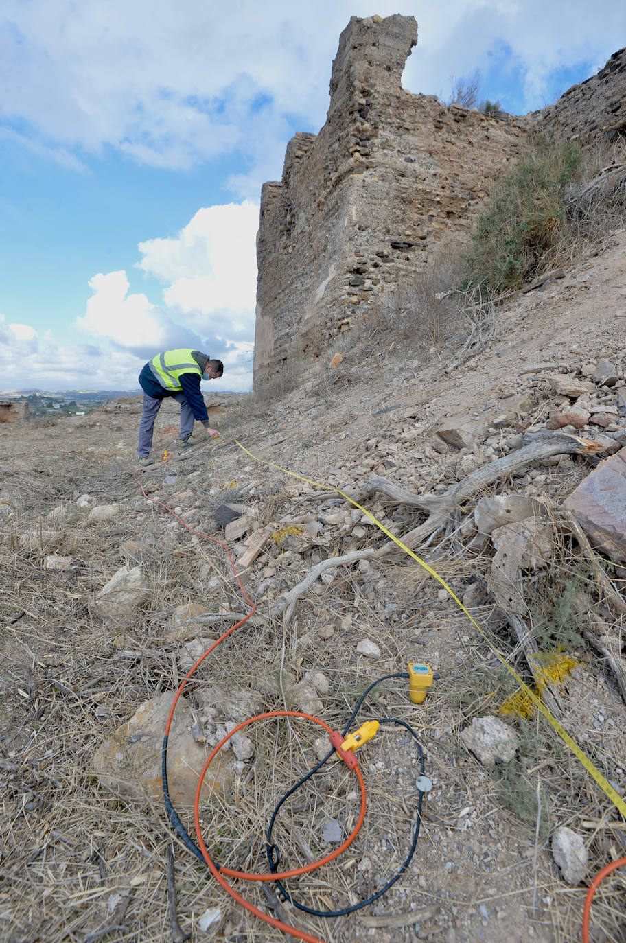 Fotos: Visita al Palacio Mardanisí del Castillejo de Monteagudo, donde comienzan los trabajos de georradar
