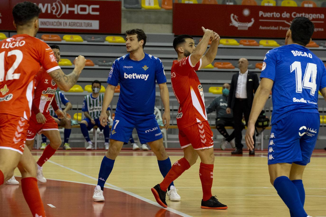 Fotos: Chemi y Waltinho sostienen a un Jimbee que vuelve a ser líder