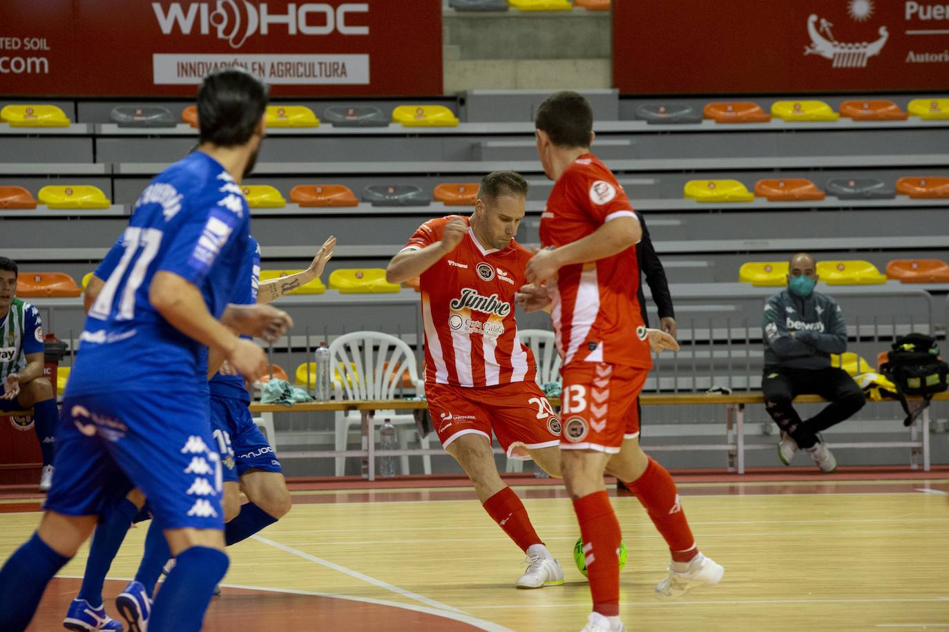 Fotos: Chemi y Waltinho sostienen a un Jimbee que vuelve a ser líder