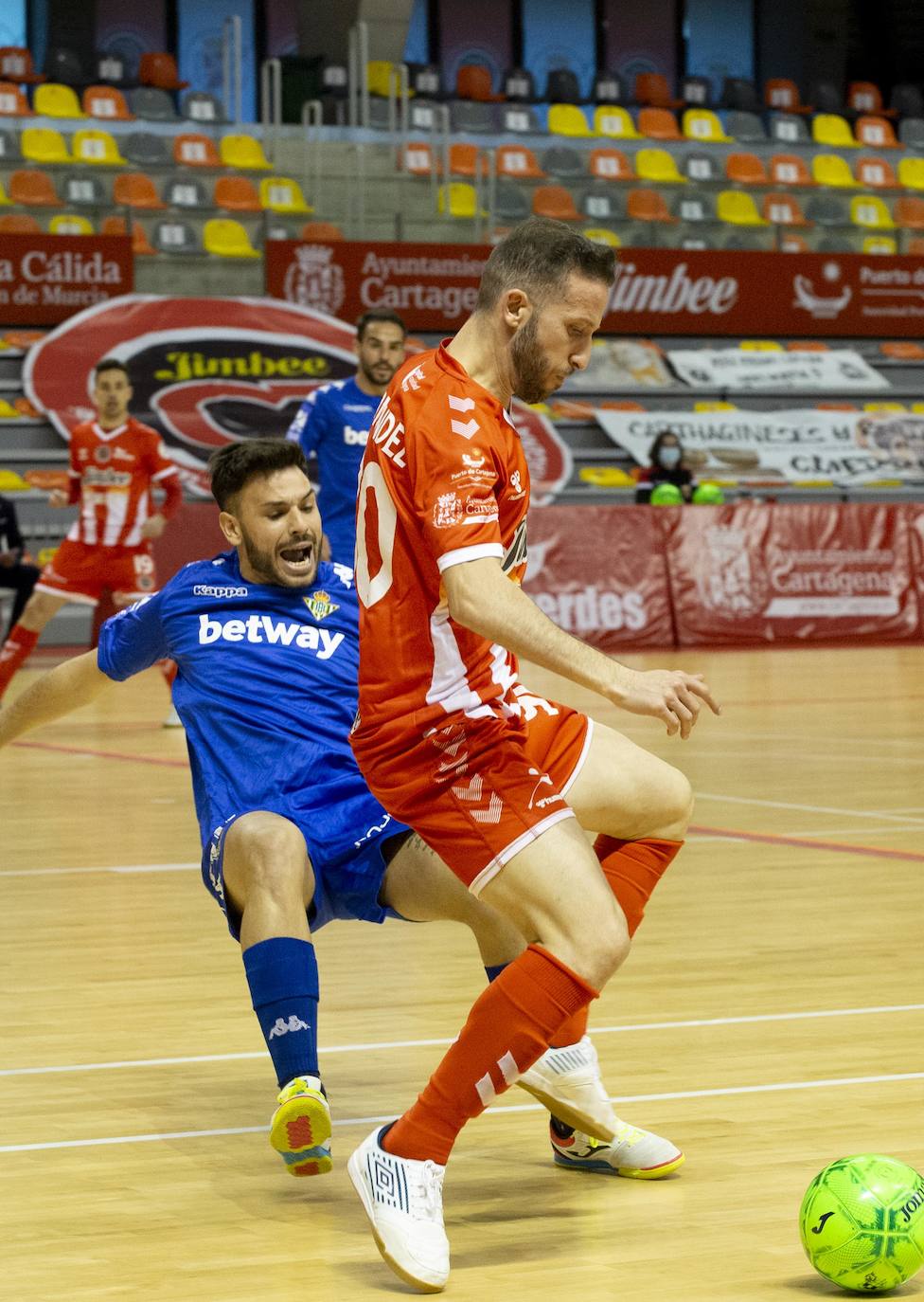 Fotos: Chemi y Waltinho sostienen a un Jimbee que vuelve a ser líder