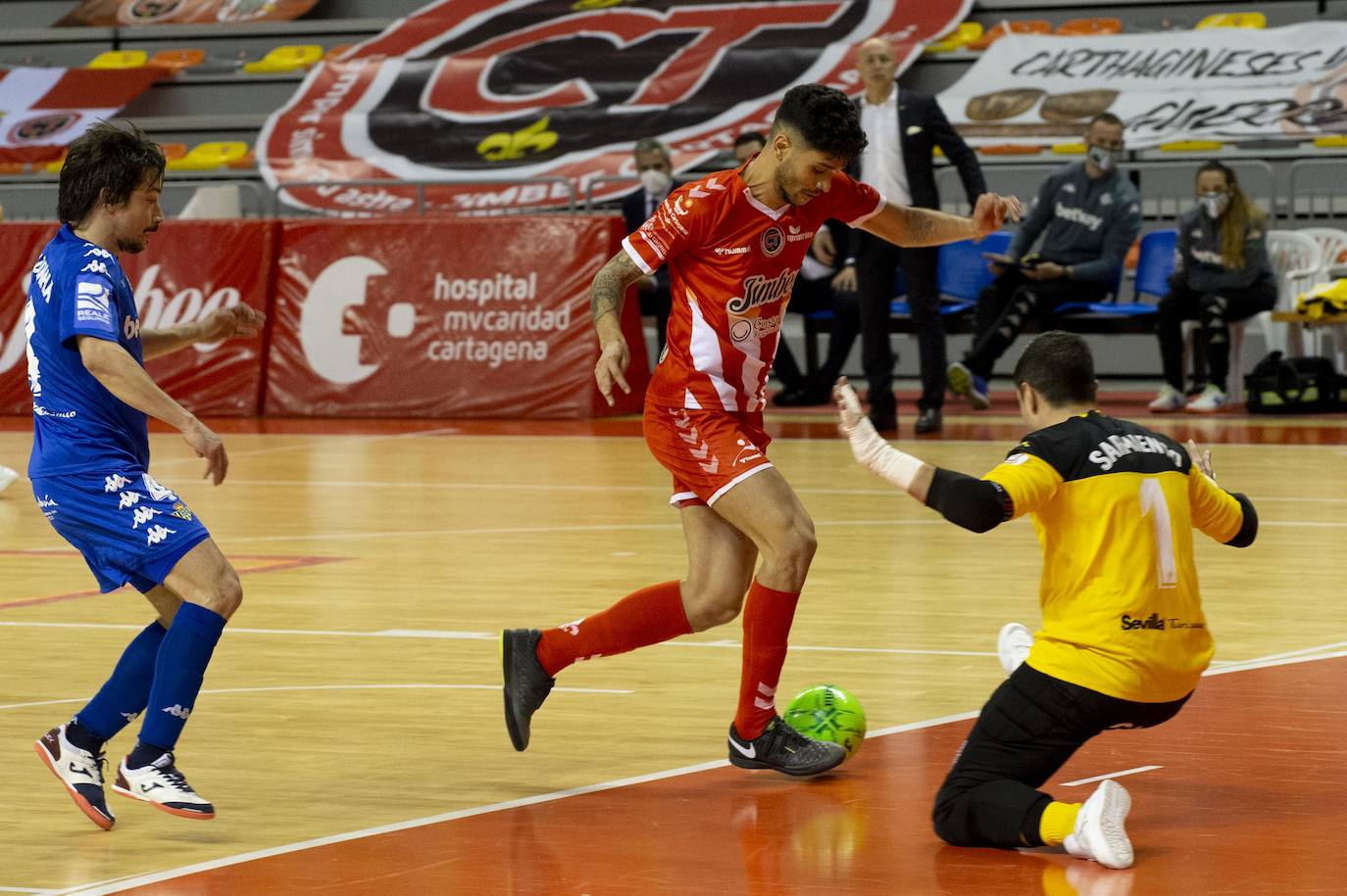 Fotos: Chemi y Waltinho sostienen a un Jimbee que vuelve a ser líder