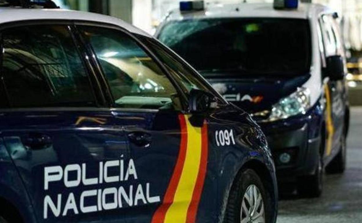 Dos vehículos de la Policía Nacional, en una imagen de archivo. 