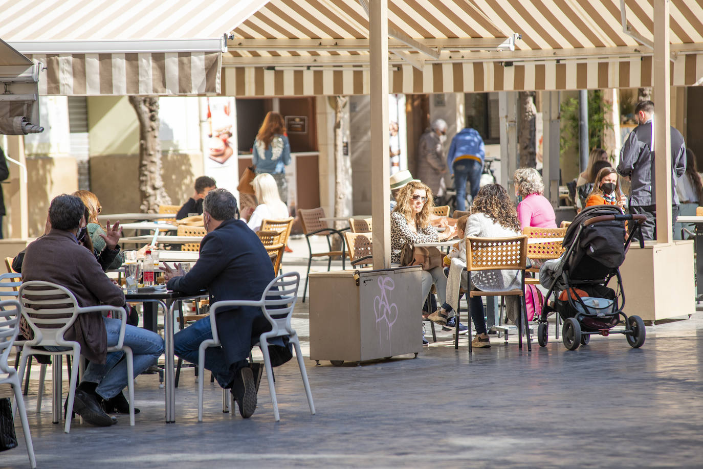 Fotos: Ambiente en las terrazas de Murcia el segundo día de su reapertura