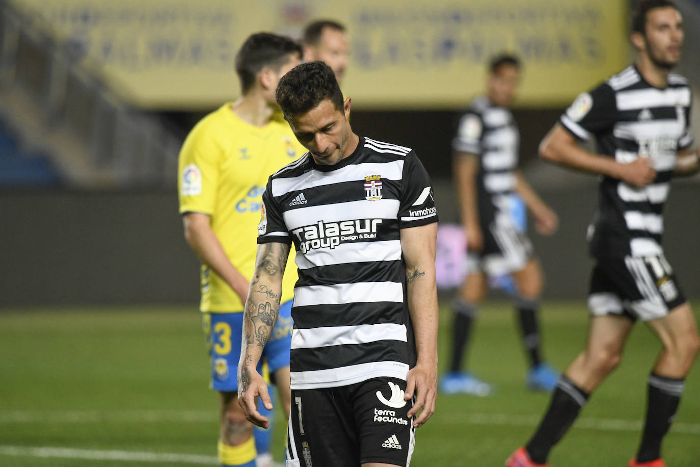 Rubén Castro, cabizbajo durante el partido.