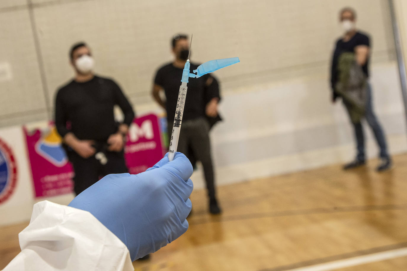 Fotos: Los policías y bomberos de la Región se vacunan contra la Covid-19