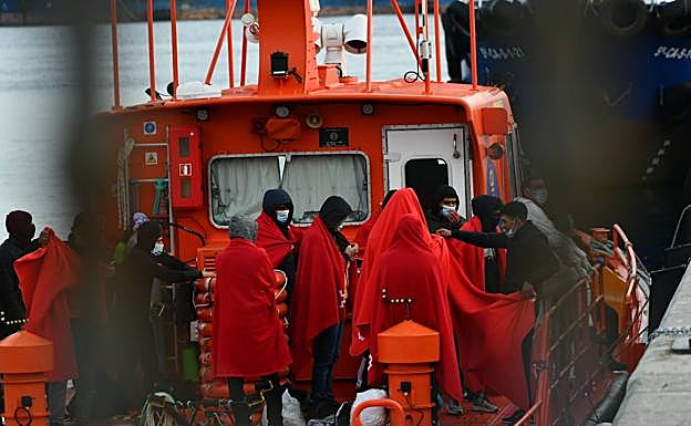 Inmigrantes rescatados de una patera.