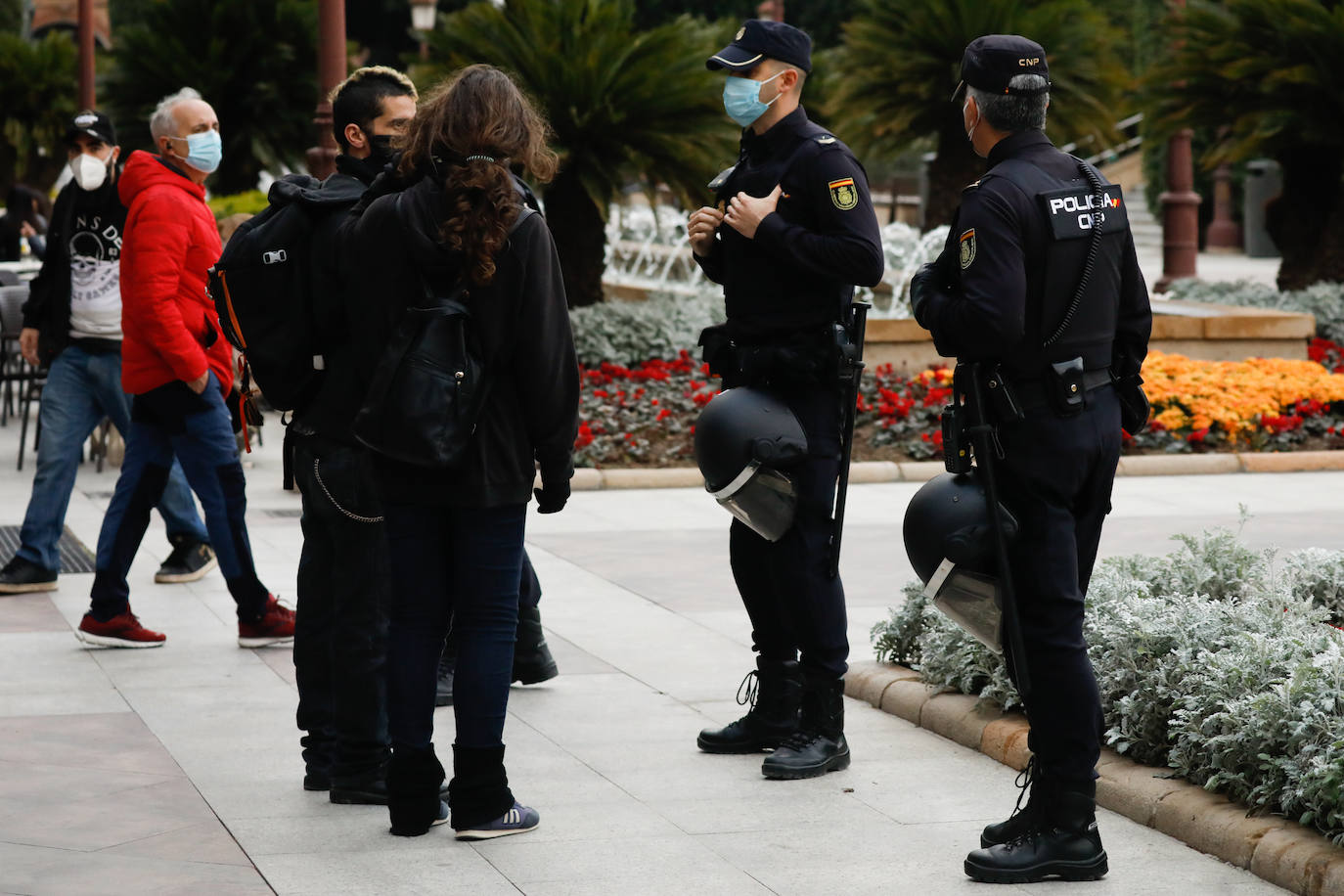 Fotos: Concentración «contra la violencia y la brutalidad policial» en Murcia