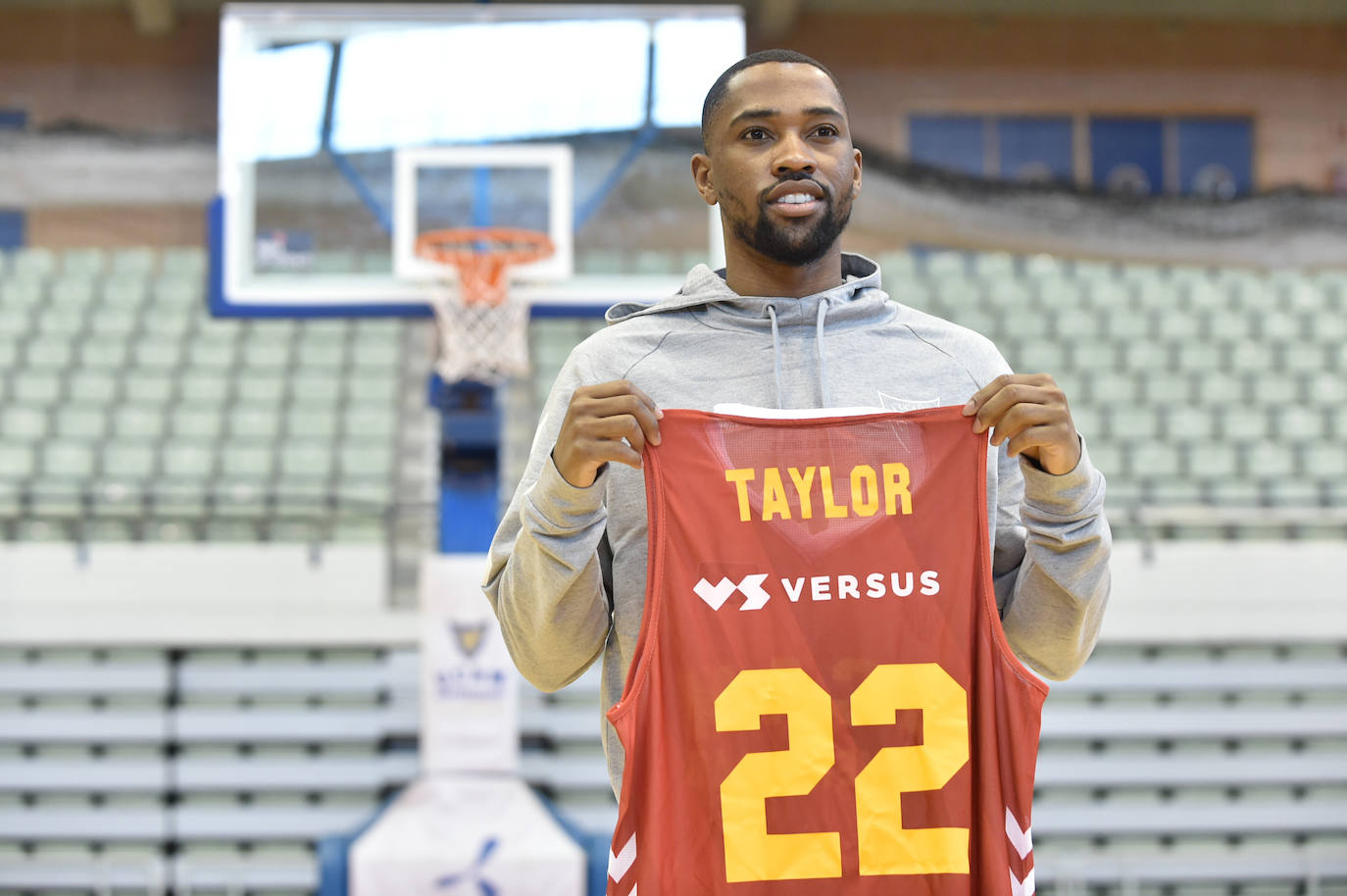 Fotos: El UCAM CB presenta a Isaiah Taylor como nuevo jugador este jueves