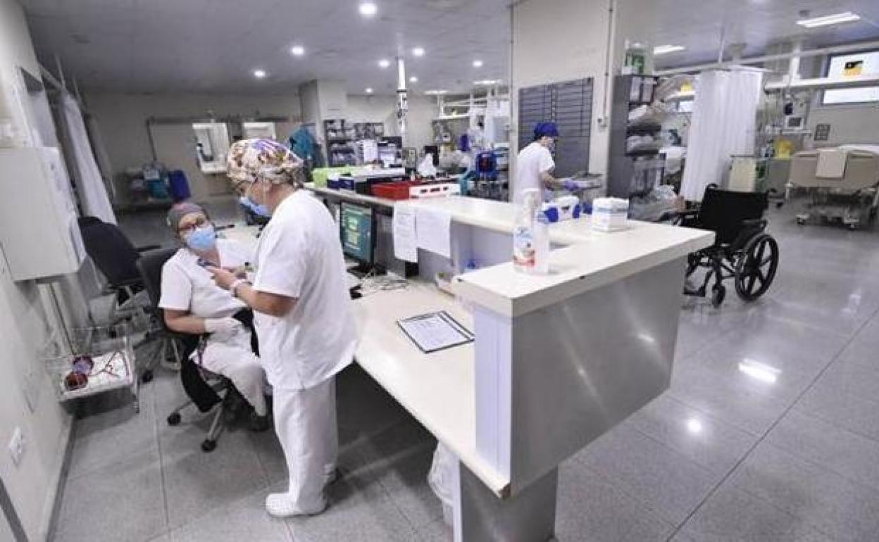 Sala de Urgencias del hospital Reina Sofía, en Murcia, en una foto de archivo. 