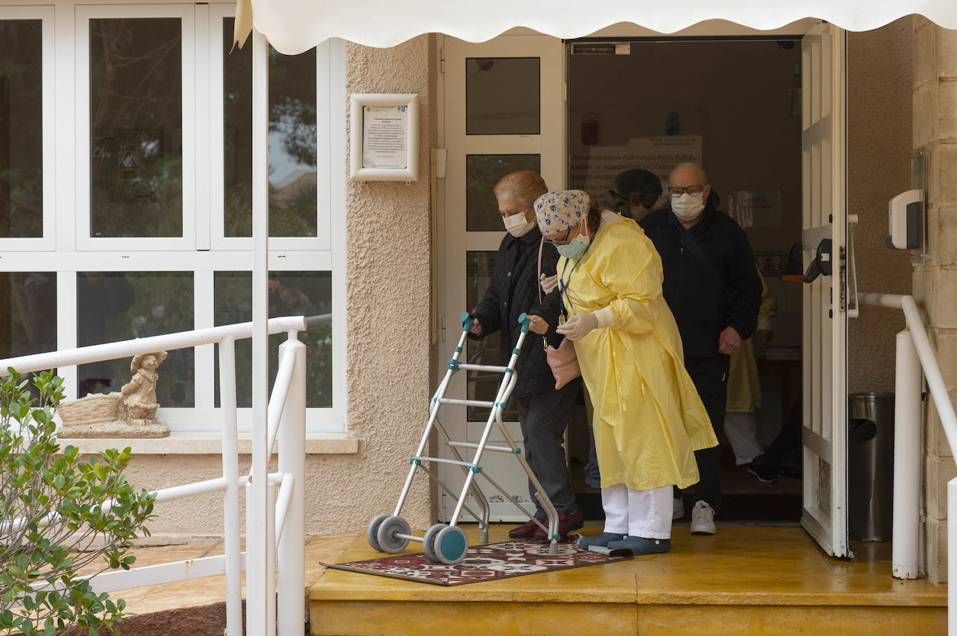 Fotos: Fernando López Miras visita la residencia Edad Dorada, en San Pedro del Pinatar