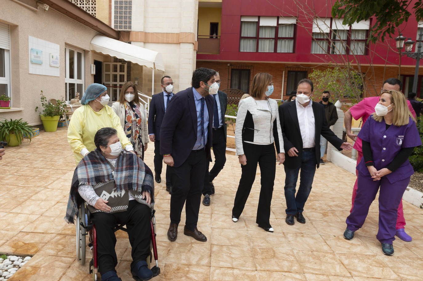 Fotos: Fernando López Miras visita la residencia Edad Dorada, en San Pedro del Pinatar