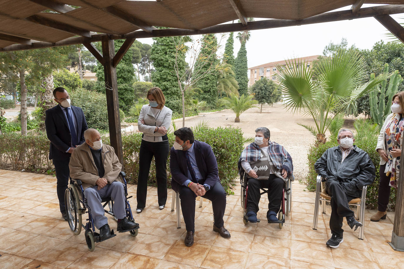 Fotos: Fernando López Miras visita la residencia Edad Dorada, en San Pedro del Pinatar