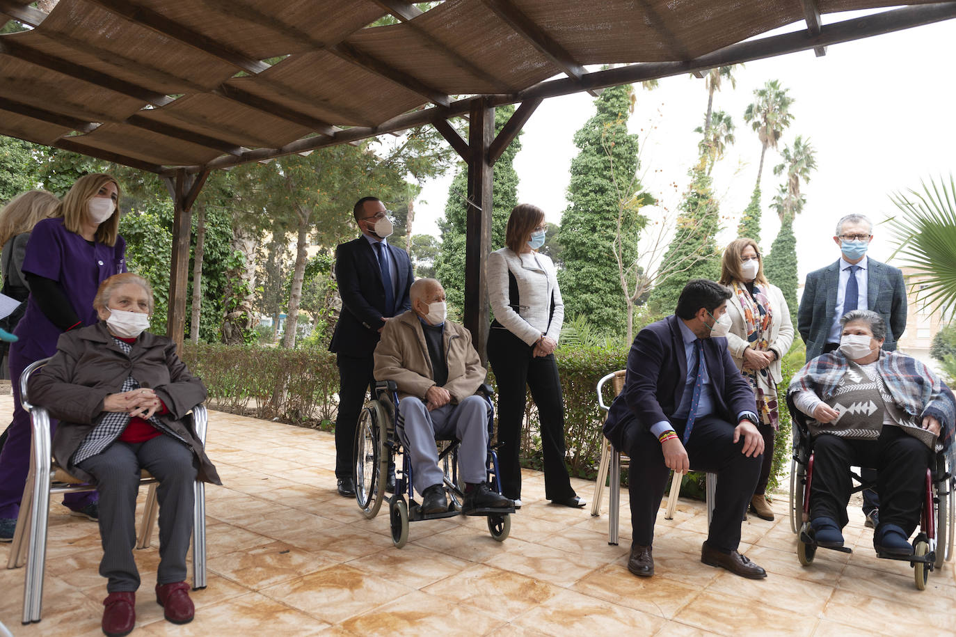 Fotos: Fernando López Miras visita la residencia Edad Dorada, en San Pedro del Pinatar