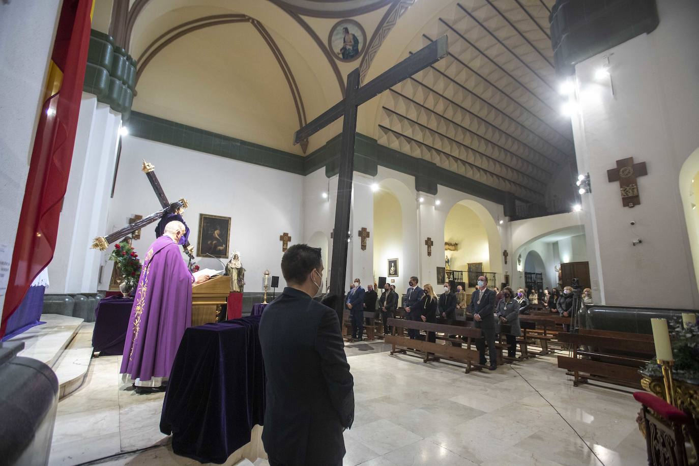 Fotos: Cien marrajos acuden al Vía Crucis