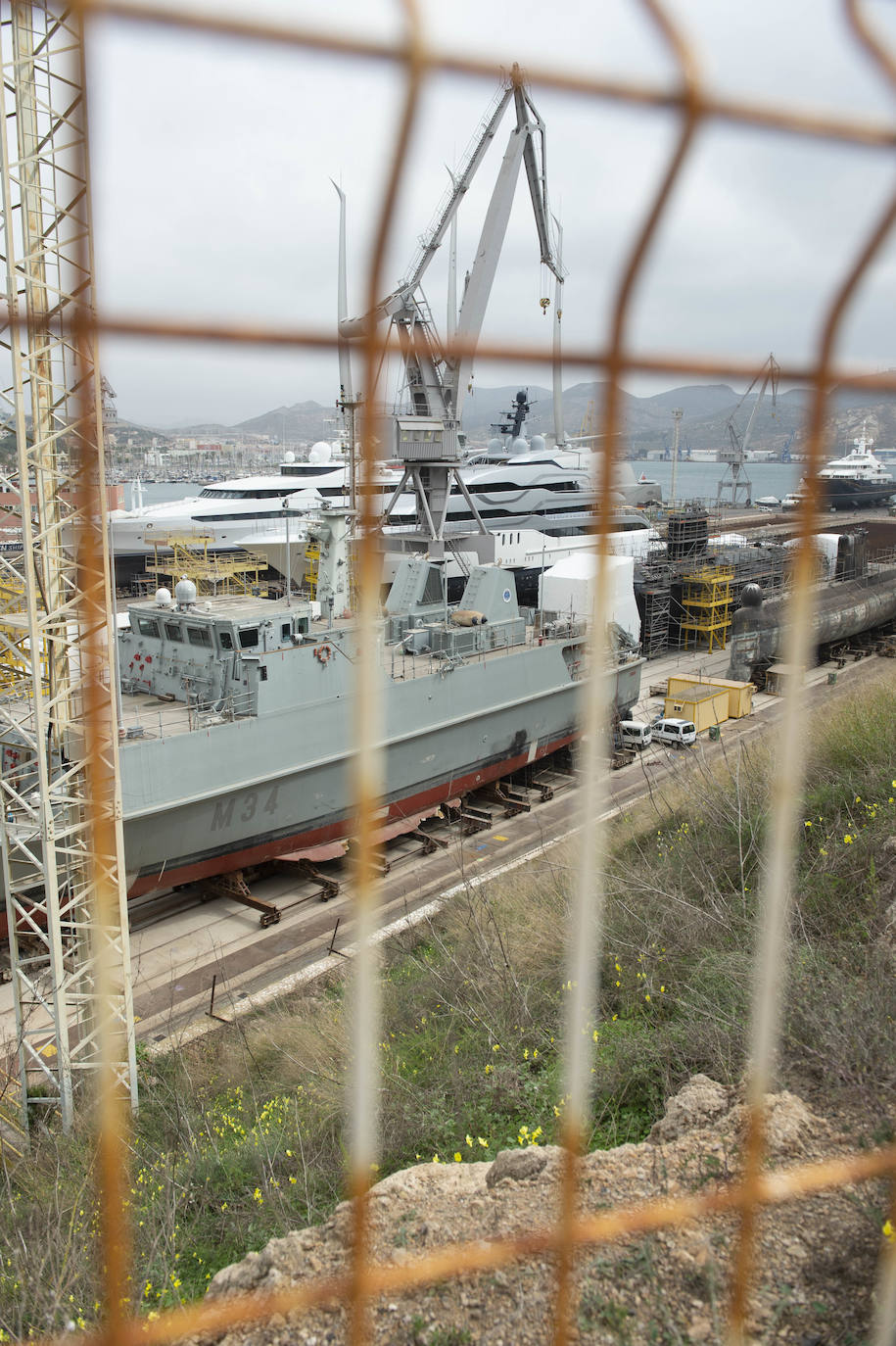 Fotos: Navantia contrata a 160 obreros externos para la reparación de seis megayates