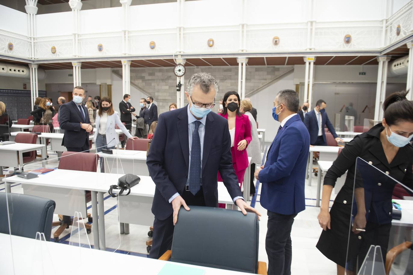 Fotos: Primera comparecencia en la Asamblea del consejero de Salud