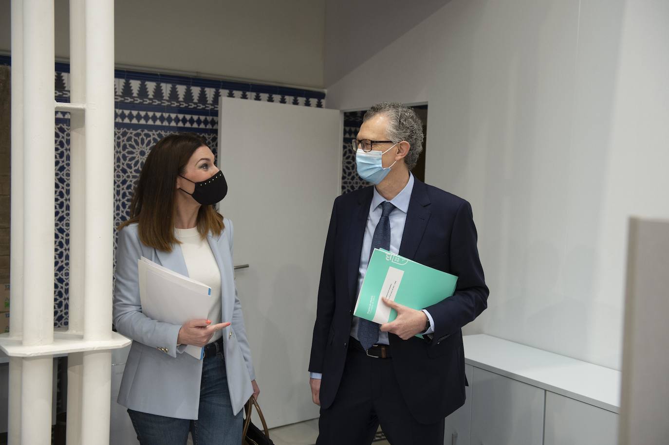 Fotos: Primera comparecencia en la Asamblea del consejero de Salud