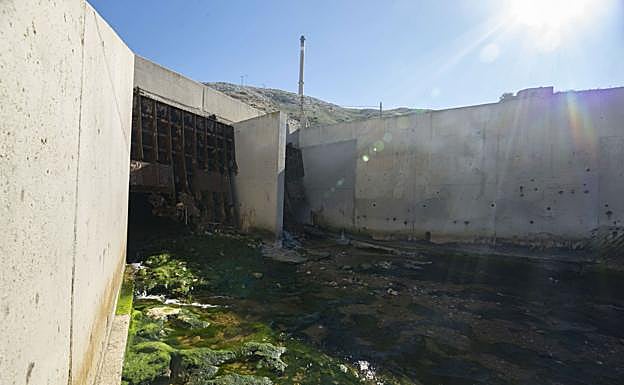 Desembocadura de la rambla del Cobre en el puerto. 