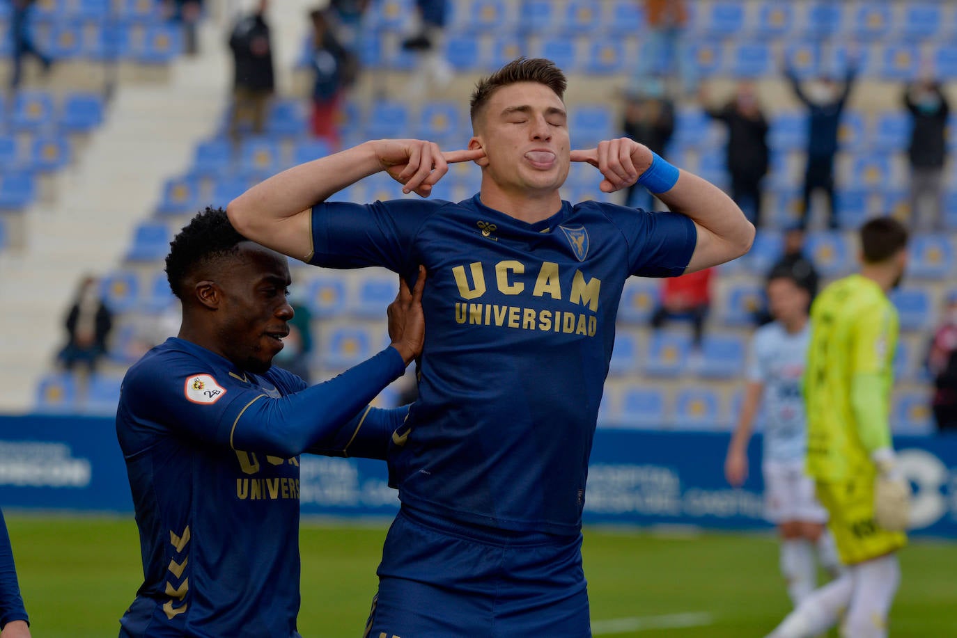 Fotos: Victoria del UCAM ante el Yeclano en el BeSoccer La Condomina