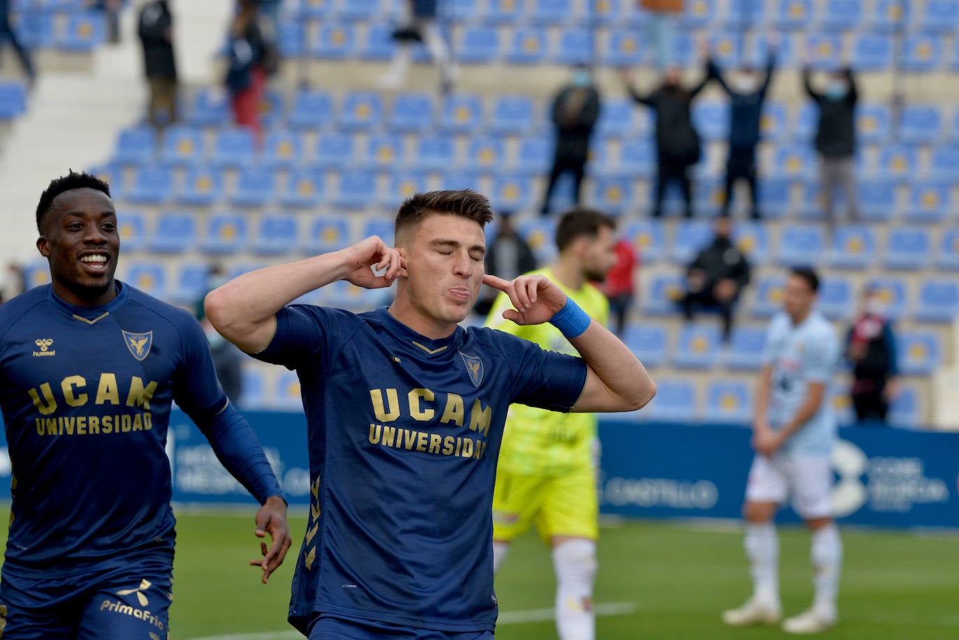 Fotos: Victoria del UCAM ante el Yeclano en el BeSoccer La Condomina