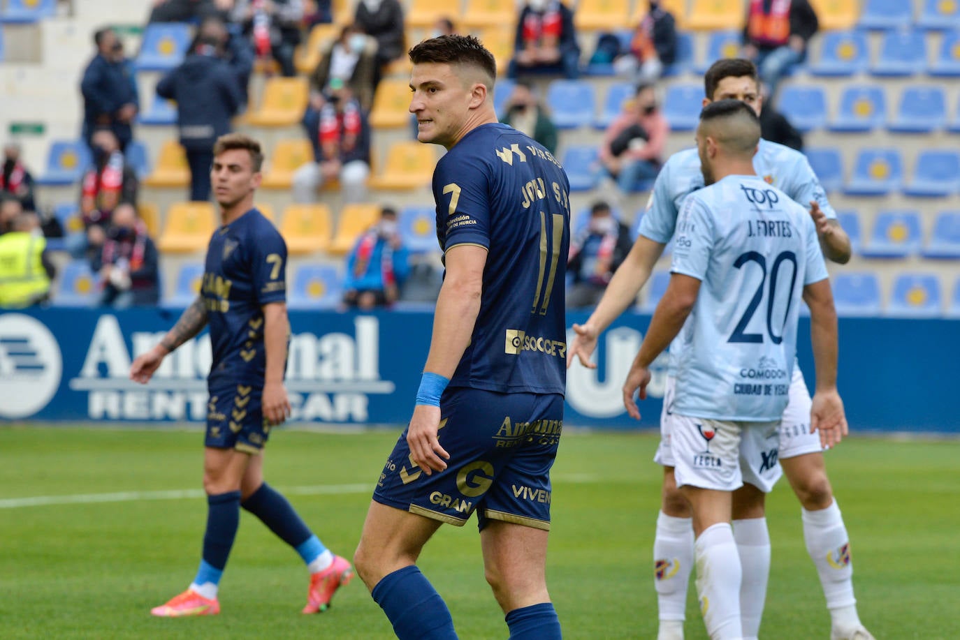 Fotos: Victoria del UCAM ante el Yeclano en el BeSoccer La Condomina