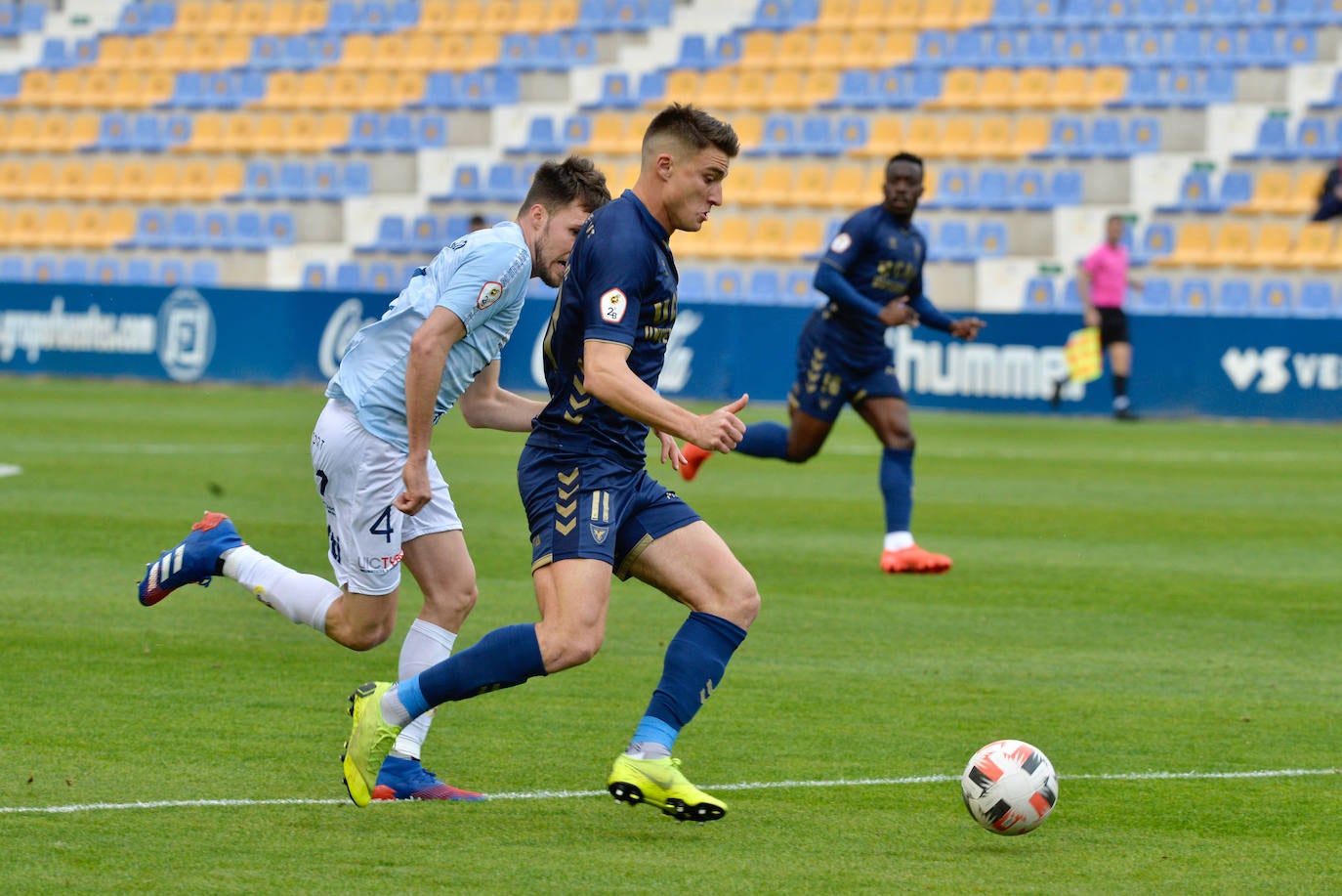 Fotos: Victoria del UCAM ante el Yeclano en el BeSoccer La Condomina