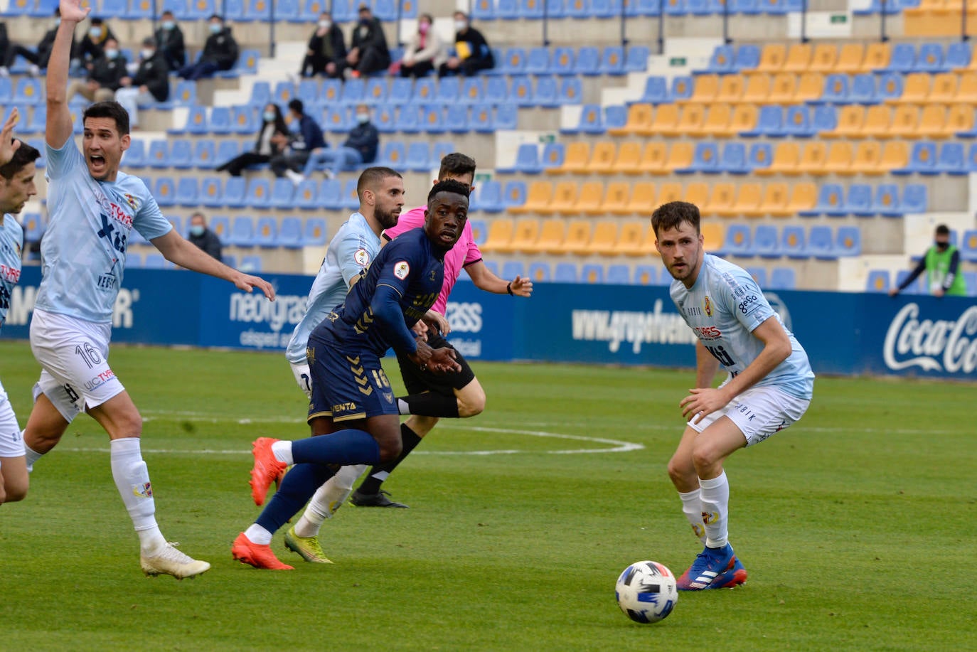 Fotos: Victoria del UCAM ante el Yeclano en el BeSoccer La Condomina