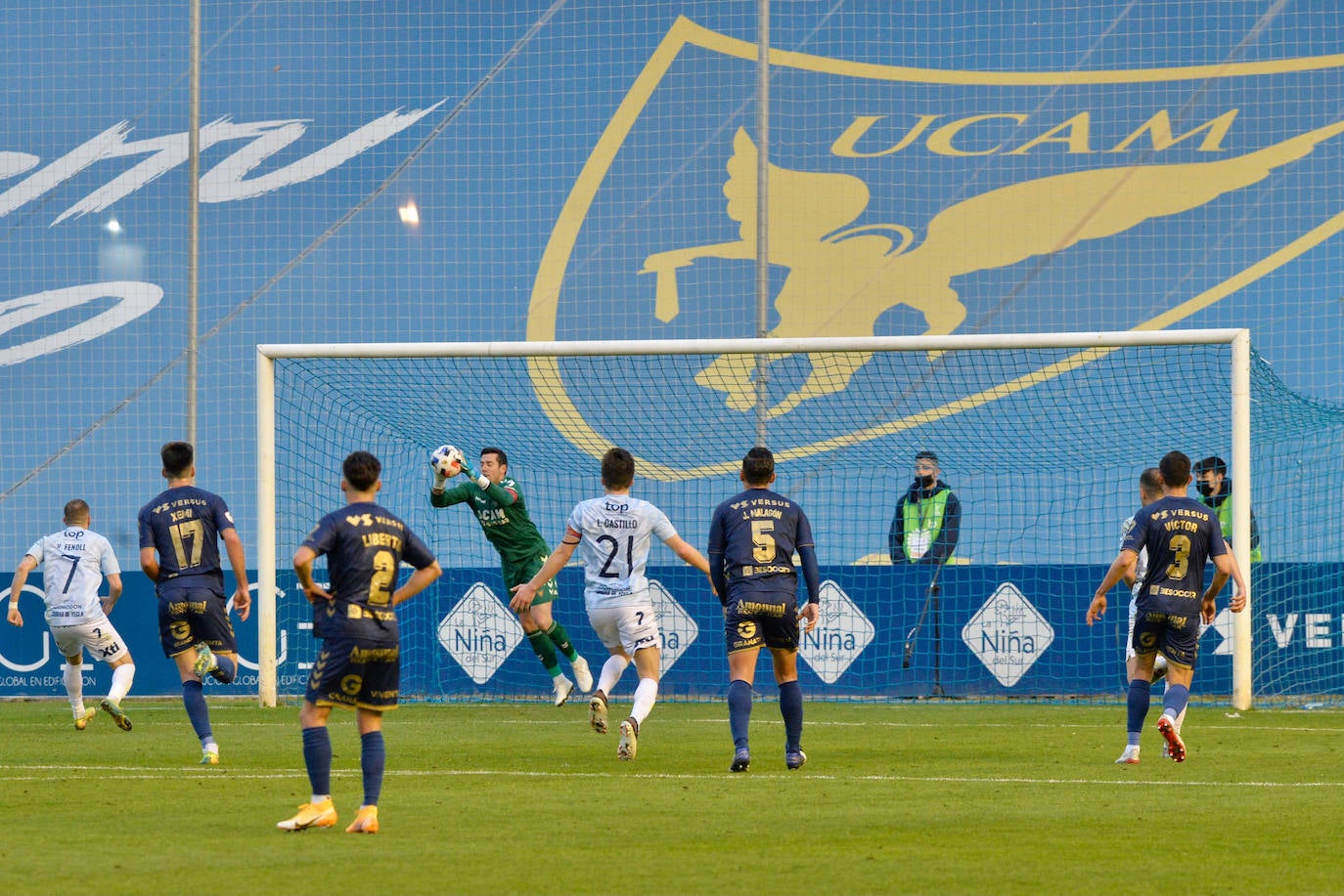 Fotos: Victoria del UCAM ante el Yeclano en el BeSoccer La Condomina