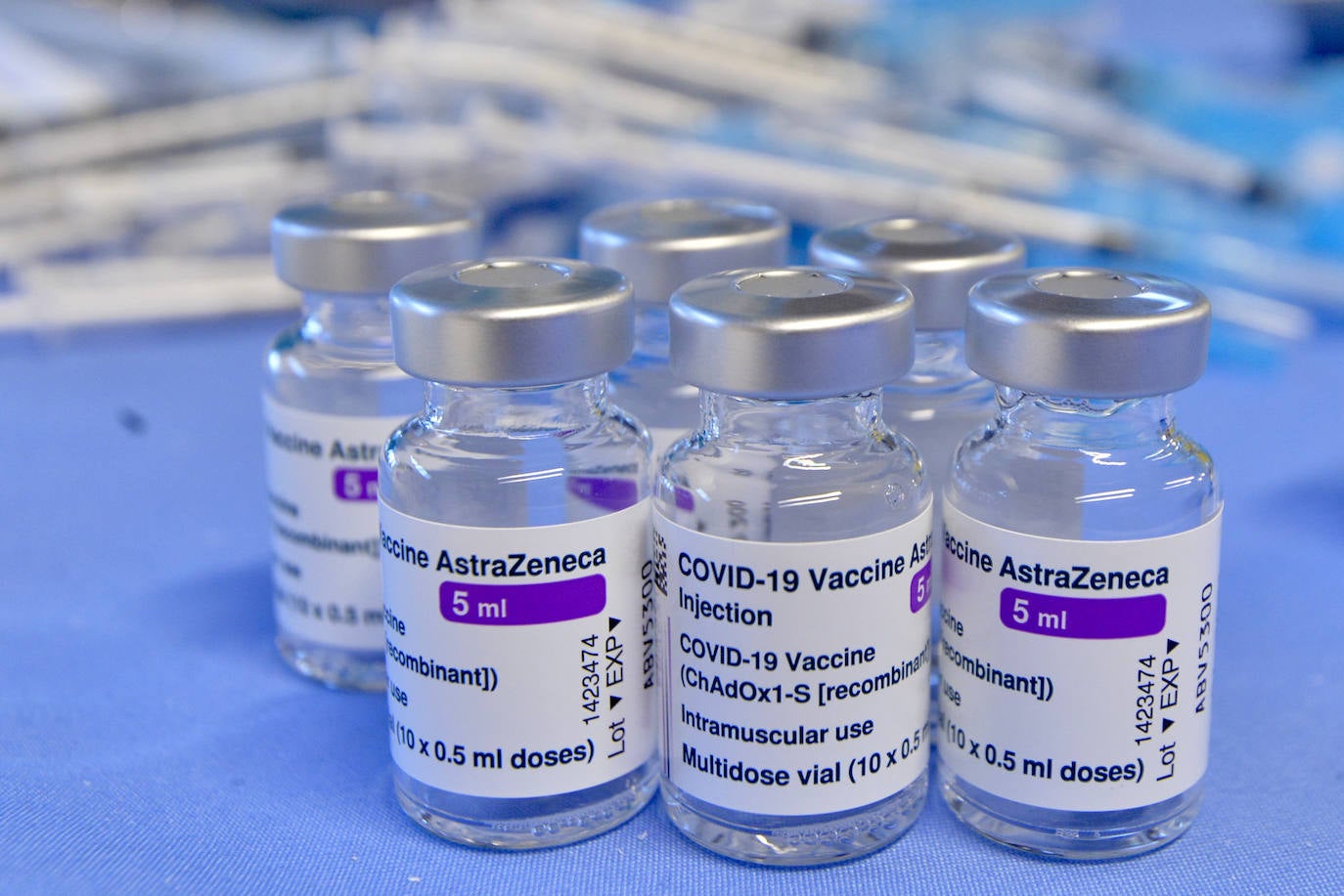 Fotos: Más de 2.700 docentes de la Región de Murcia reciben la primera dosis de la vacuna de Astrazeneca