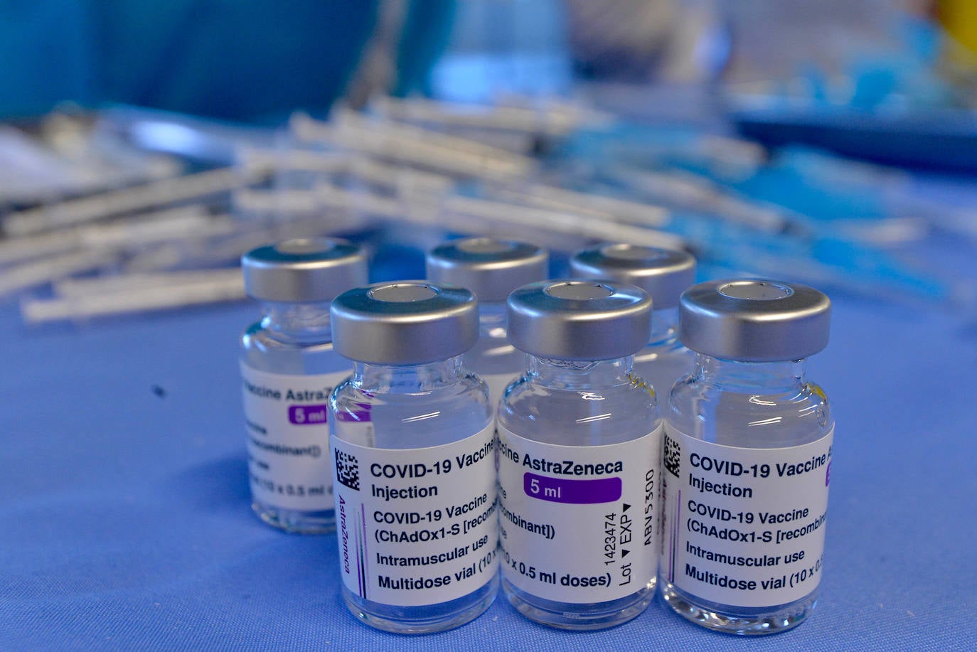 Fotos: Más de 2.700 docentes de la Región de Murcia reciben la primera dosis de la vacuna de Astrazeneca