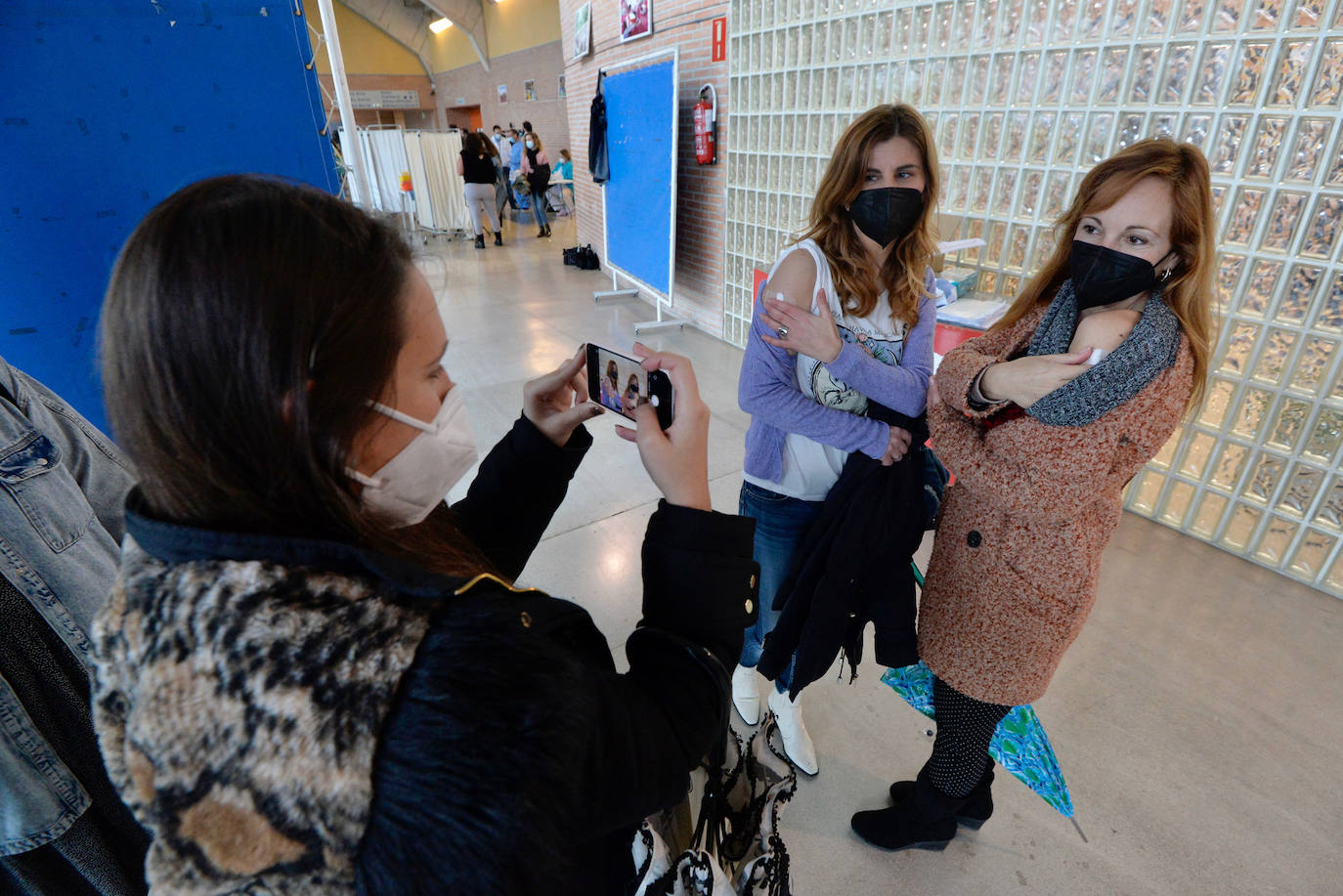 Fotos: Más de 2.700 docentes de la Región de Murcia reciben la primera dosis de la vacuna de Astrazeneca