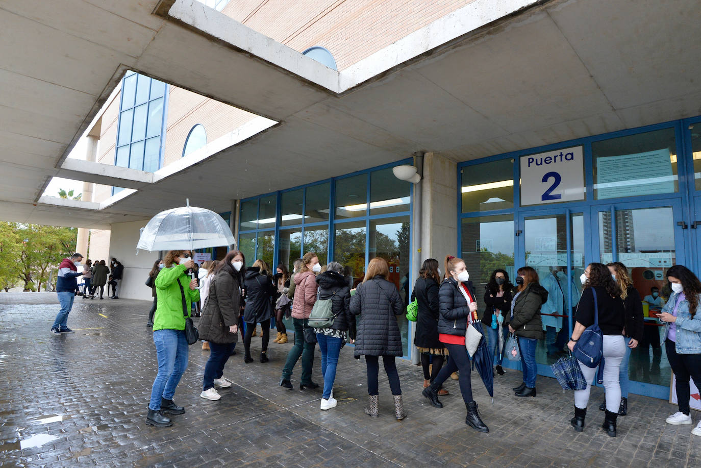 Fotos: Más de 2.700 docentes de la Región de Murcia reciben la primera dosis de la vacuna de Astrazeneca