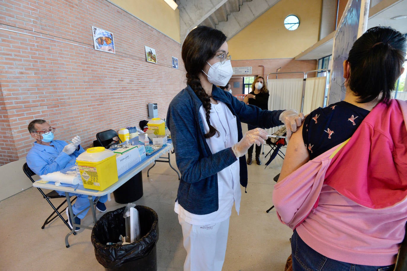 Fotos: Más de 2.700 docentes de la Región de Murcia reciben la primera dosis de la vacuna de Astrazeneca