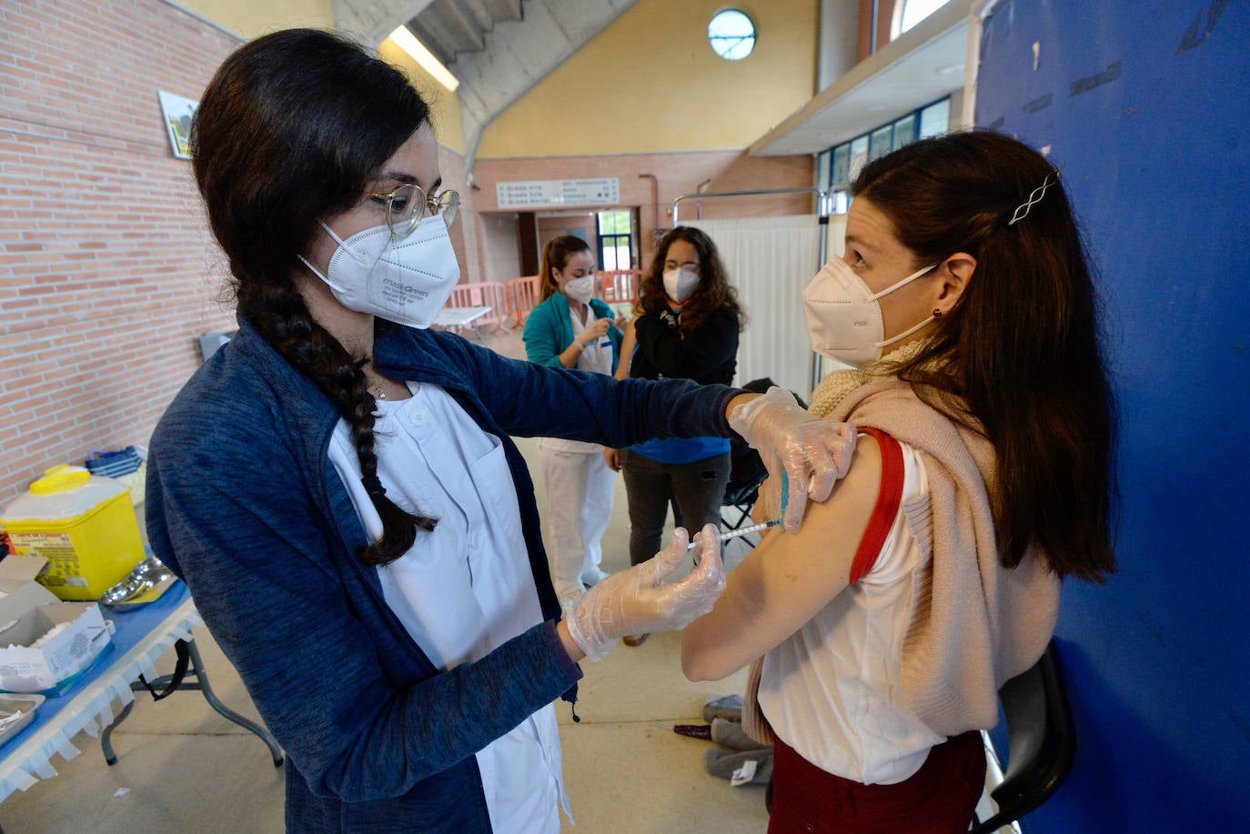 Fotos: Más de 2.700 docentes de la Región de Murcia reciben la primera dosis de la vacuna de Astrazeneca