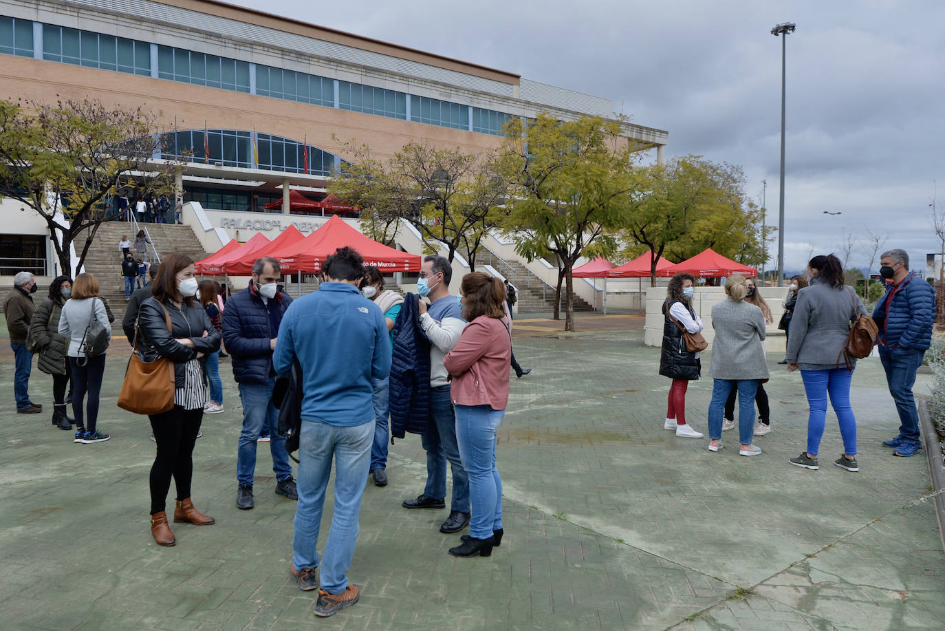 Fotos: Más de 2.700 docentes de la Región de Murcia reciben la primera dosis de la vacuna de Astrazeneca