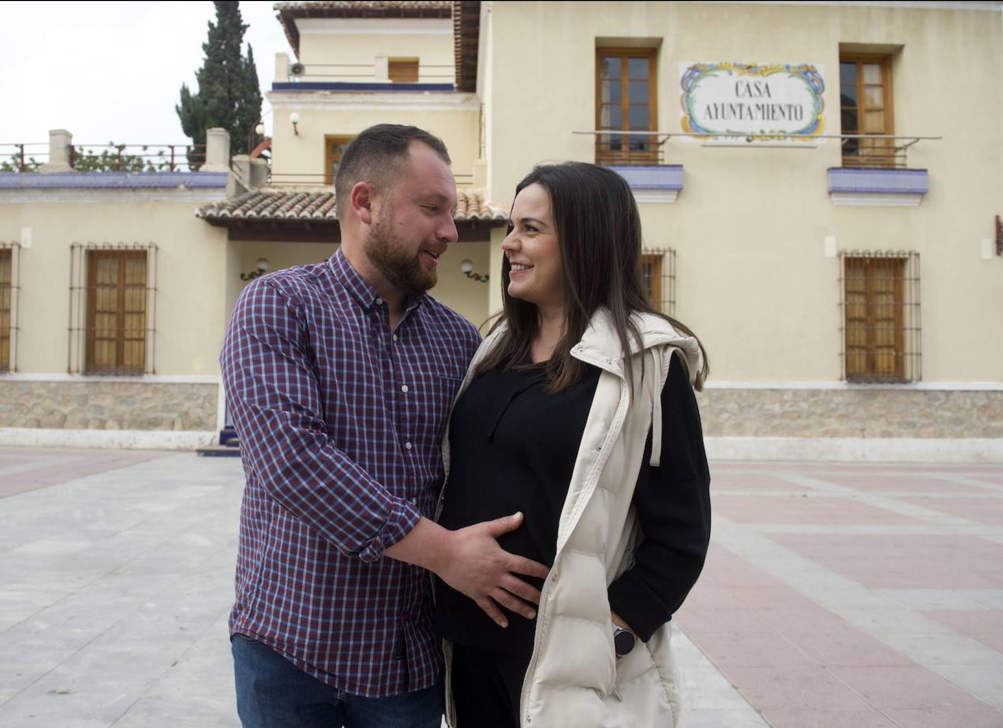 Miguel Ángel y Jennifer aguardan con ilusión el nacimiento de su primer hijo. 