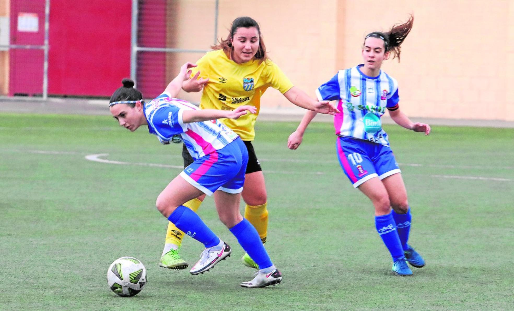 Jugada del Lorca Féminas contra el Spa de Alicante disputado el sábado. 