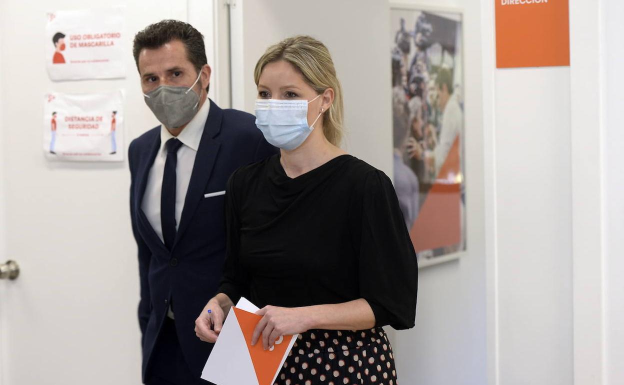 Martínez Vidal, junto a Mario Gómez, este miércoles.