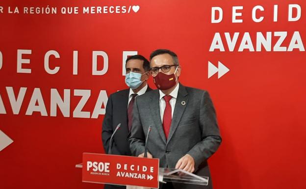 José Antonio Serrano y Diego Conesa, este viernes en rueda de prensa.