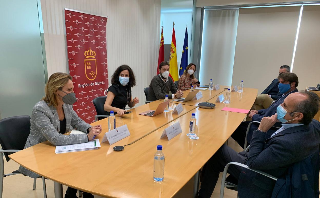 Reunión de la consejera Cristina Sánchez con los representantes del sector del golf de la Región de Murcia. 